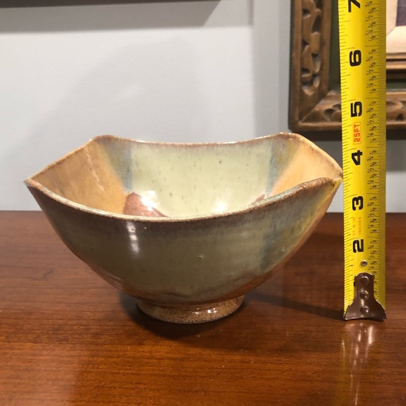 Signed handcrafted pottery bowl - Picture 10 of 10